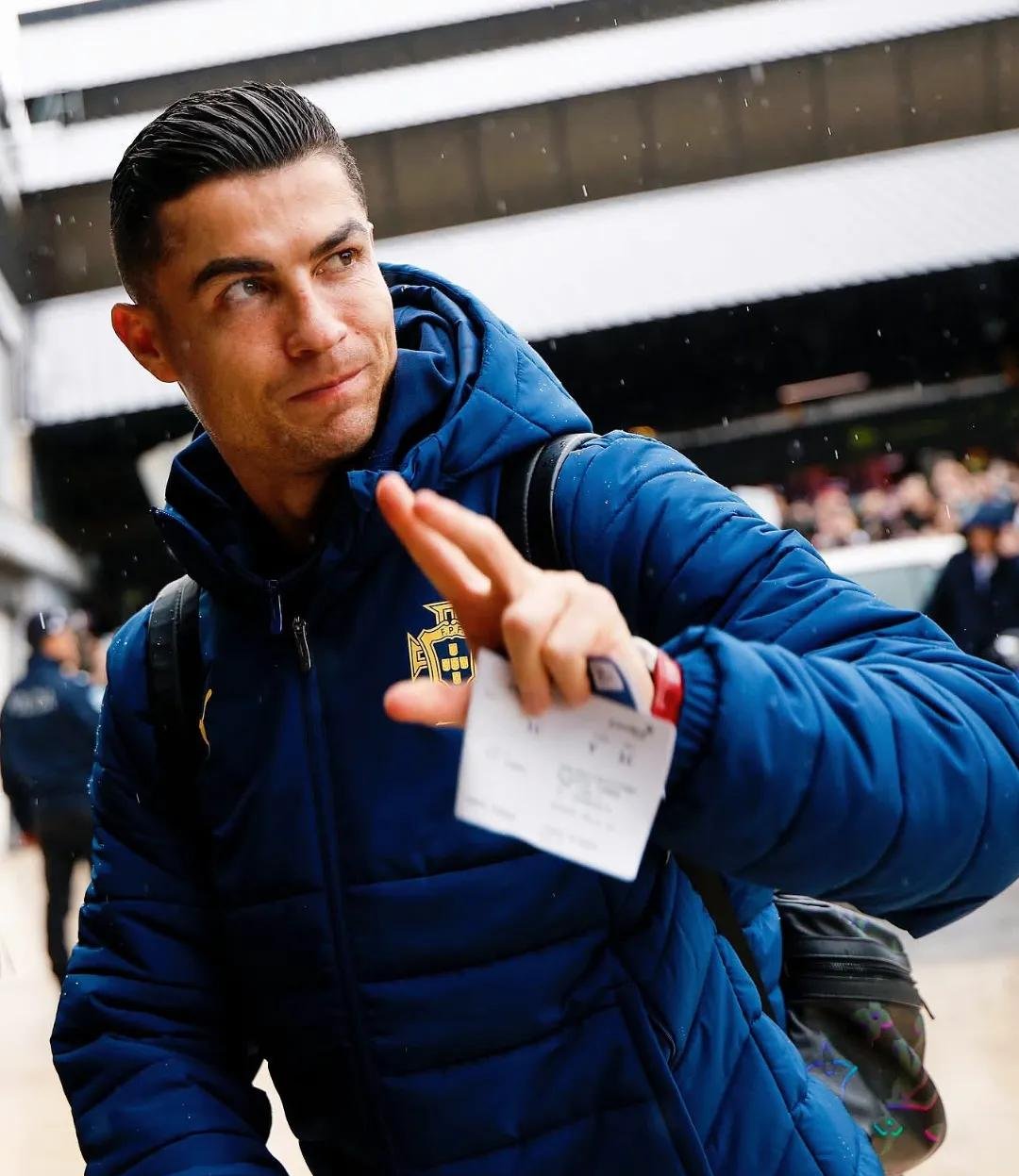 包含葡萄牙体育迎法甲关键赛，今晨复出首秀，赛场秩序良好，临场指挥获称赞的词条