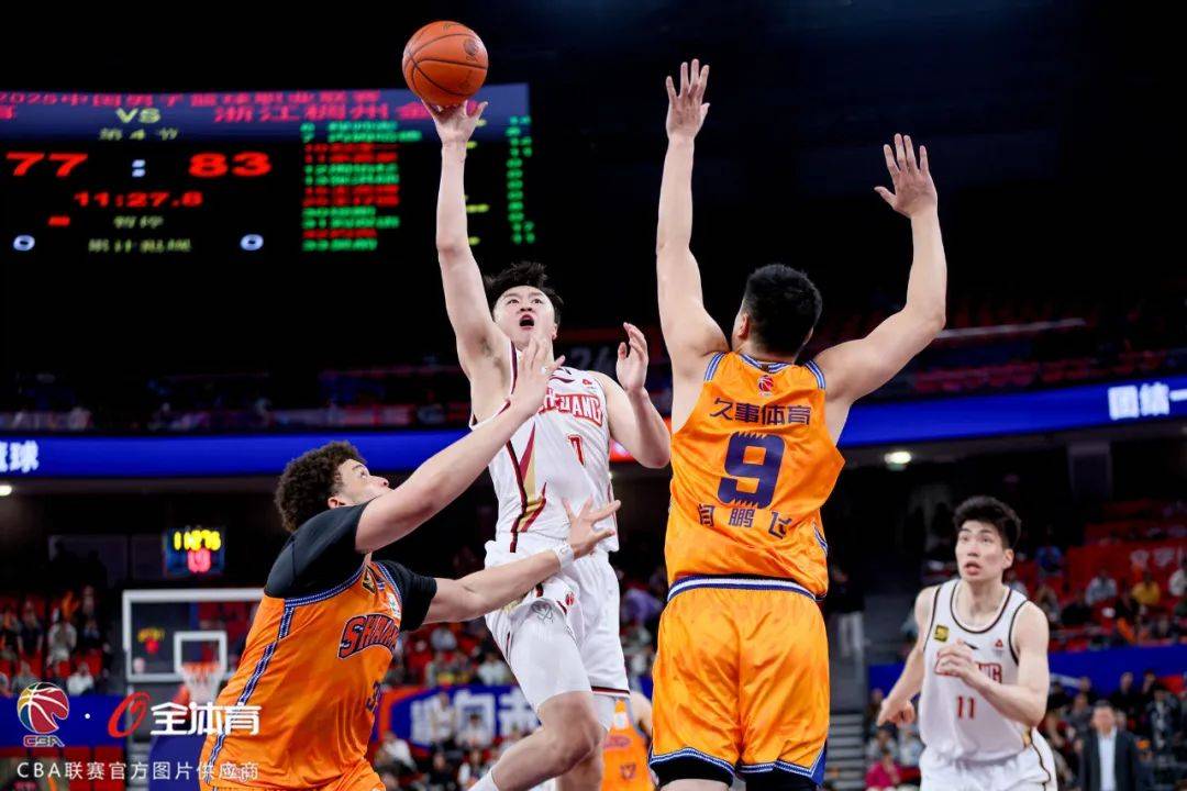 清晨体能课后;山东男篮豪取连胜备战CBA季后赛;压力陡增;赛季目标并未改变的简单介绍 清晨体能课后;山东男篮豪取连胜备战CBA季后赛;压力陡增;赛季目标并未改变的简单介绍