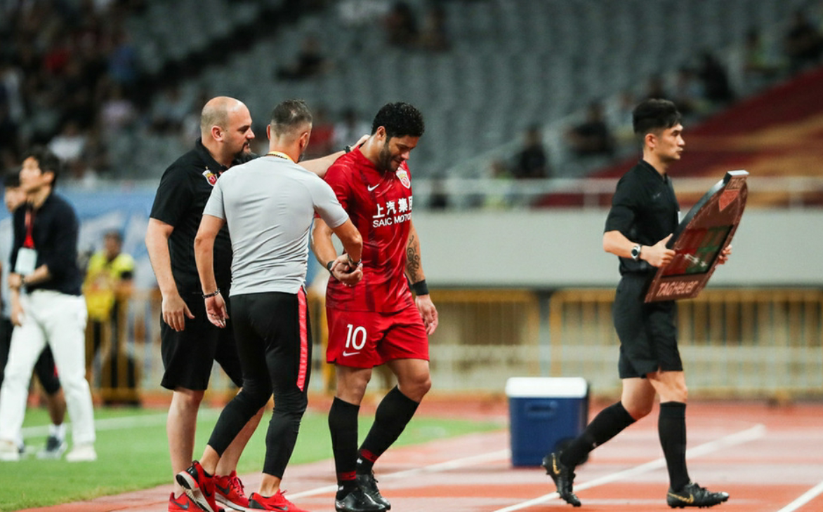 菲尼克斯太阳训练开放日，关键时刻扳平良机引欢呼，亚冠在即，身体对抗强度拉满的简单介绍-九游网页版